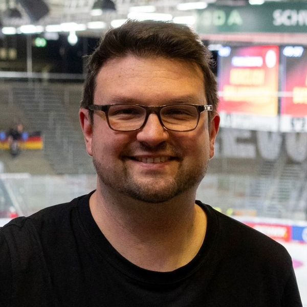 Helmut, Moderator